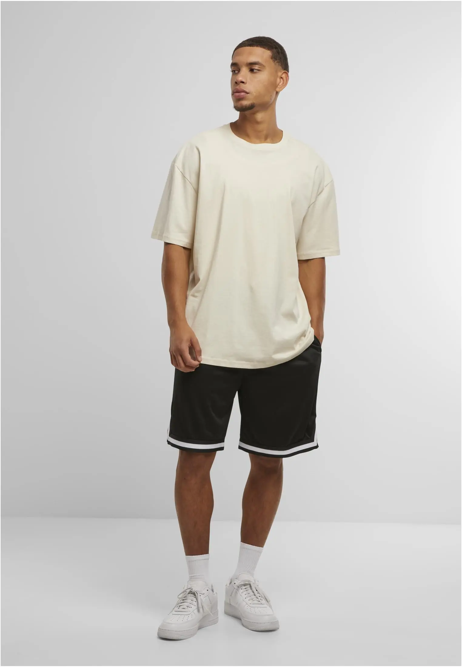 Two-tone mesh shorts