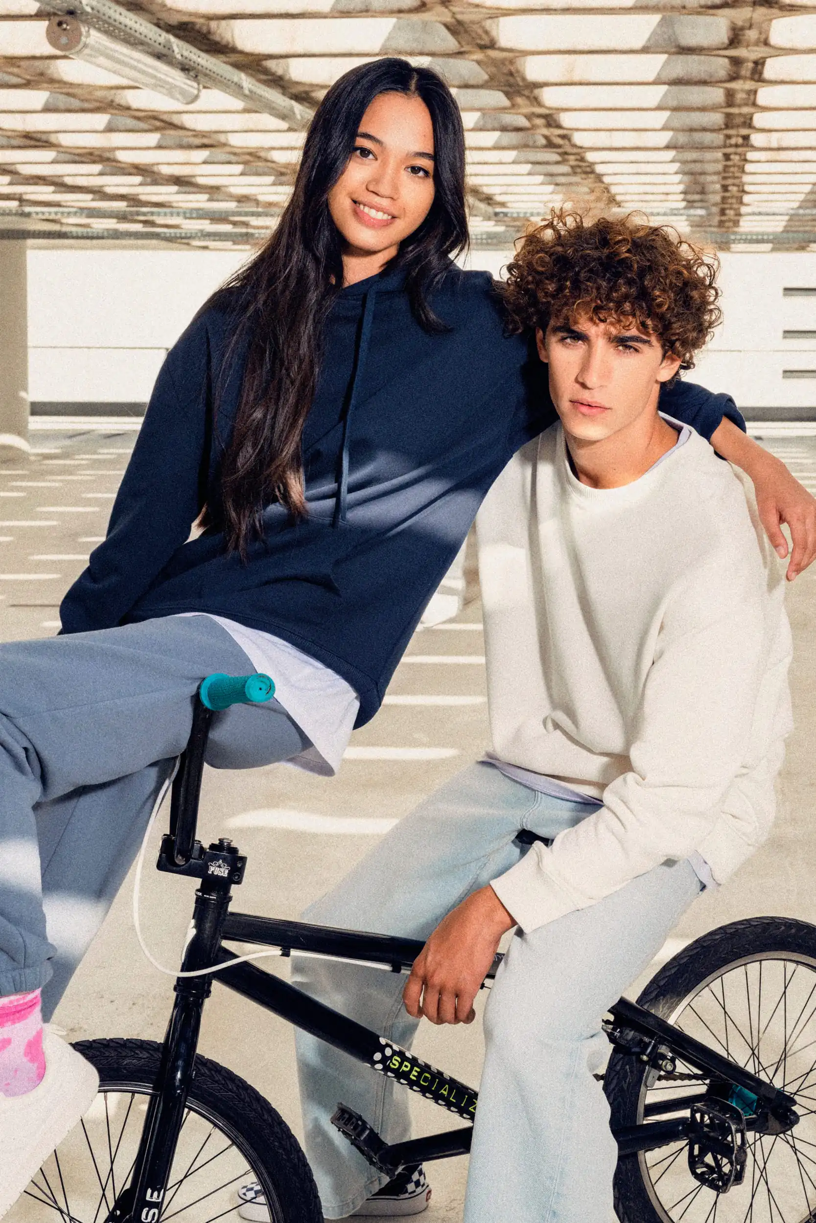 Ecologische uniseks sweater met capuchon en afhangende mouwen French Terry - Afbeelding 10