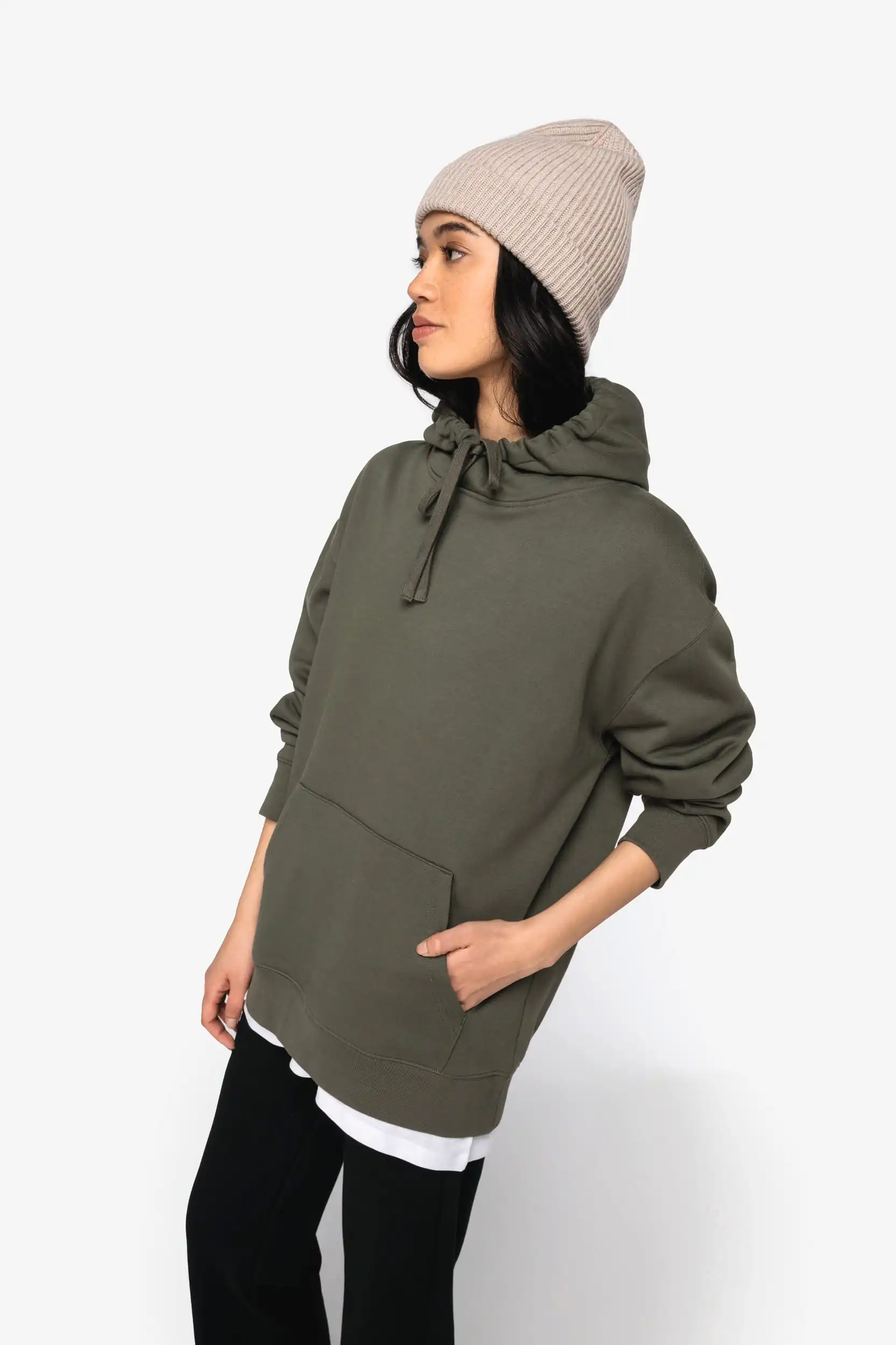 Ecologische uniseks sweater met capuchon en afhangende mouwen in geborsteld fleece - Afbeelding 10