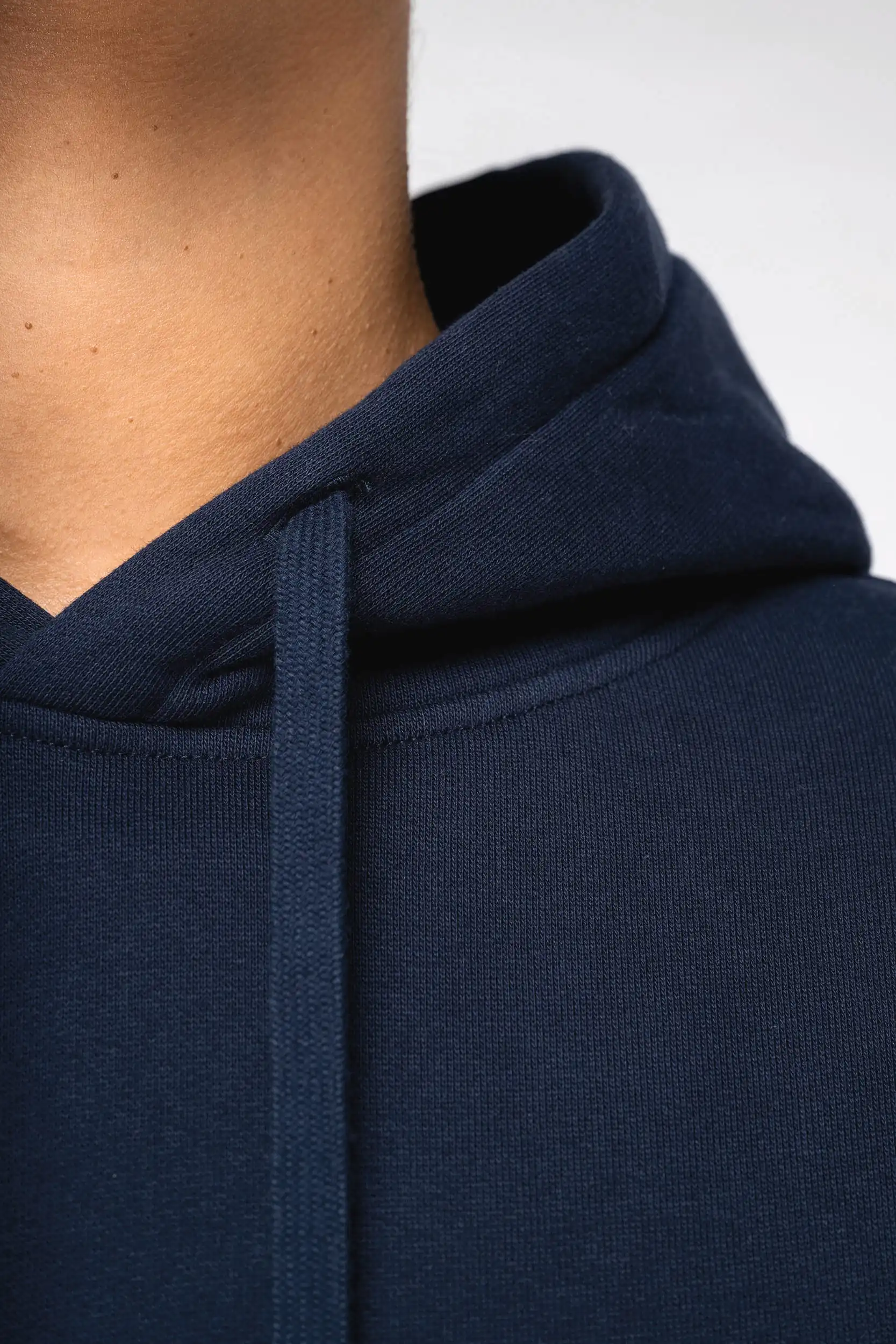 Ecologische uniseks sweater met capuchon en afhangende mouwen in geborsteld fleece - Afbeelding 6