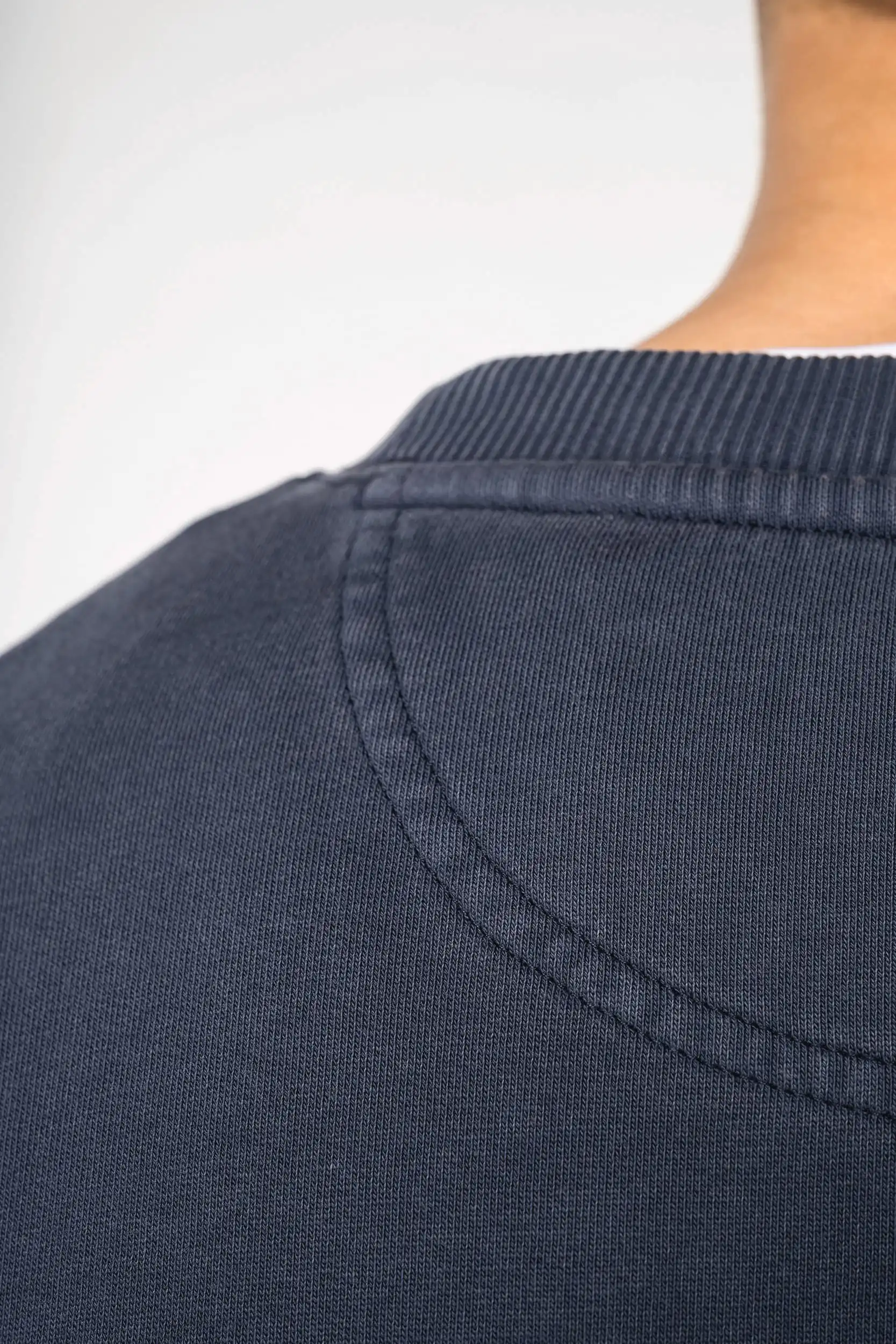 Duurzame oversized verwassen uniseks sweater met ronde hals - Afbeelding 7