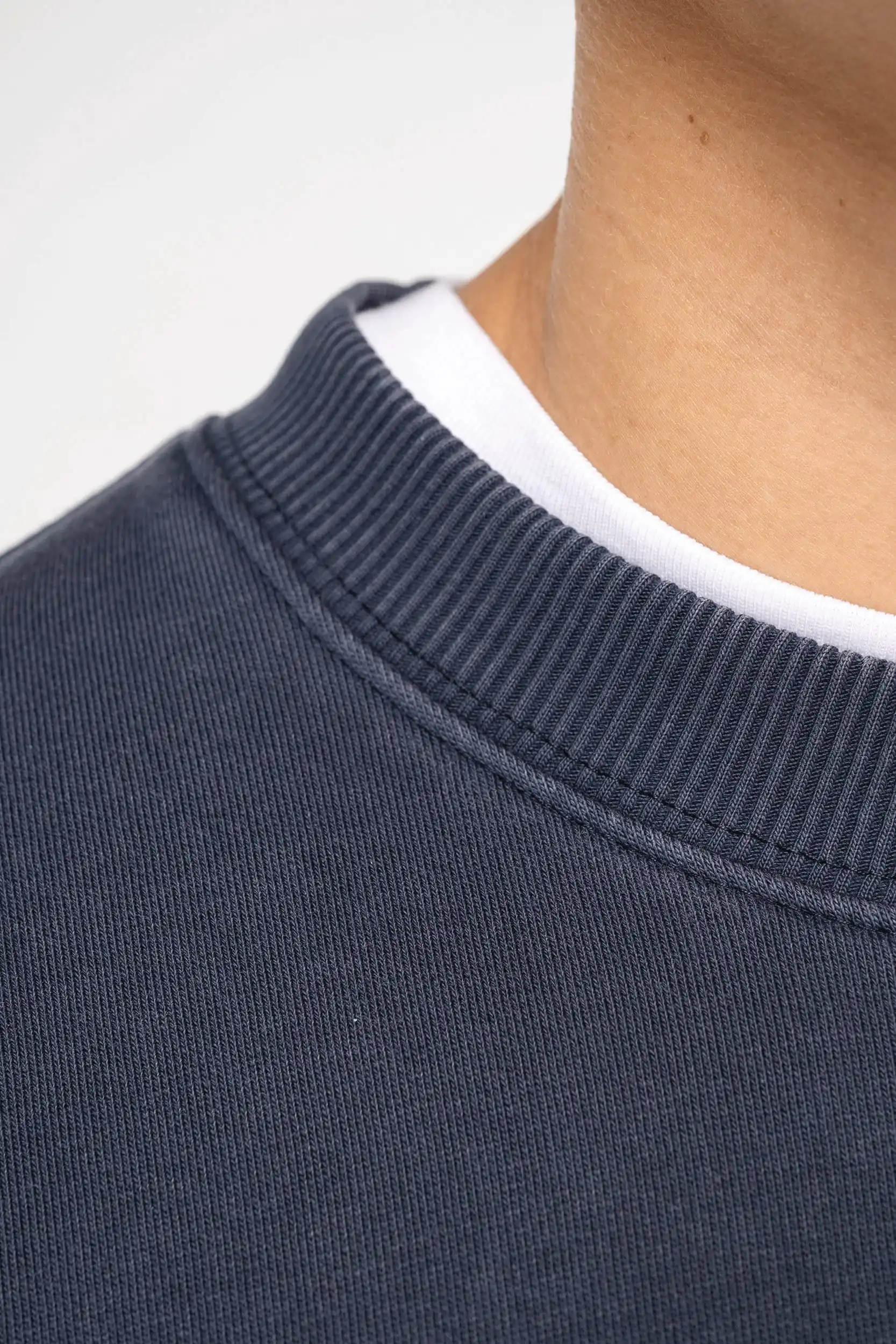 Duurzame oversized verwassen uniseks sweater met ronde hals - Afbeelding 8