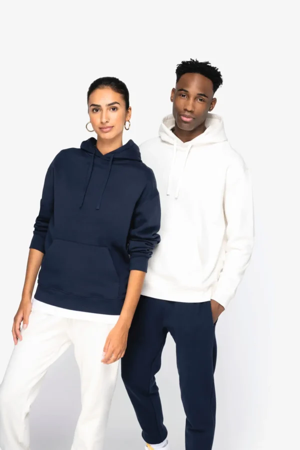 Ecologische uniseks sweater met capuchon en verlaagde schouders in geborsteld fleece