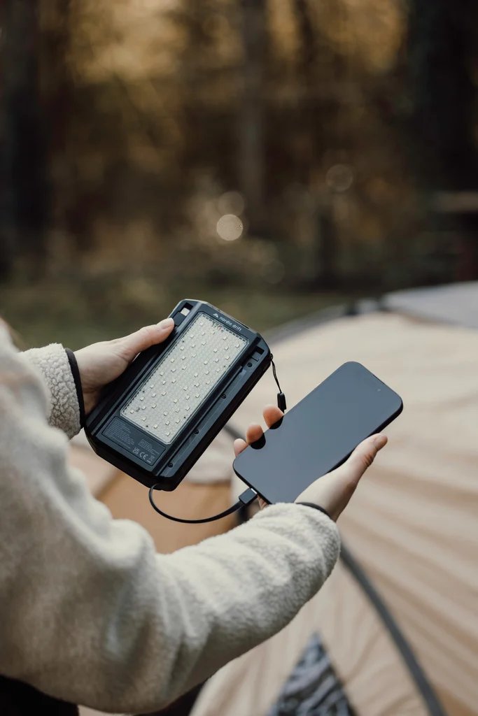 Nordic Drift Titan 10.000mAh solar powerbank met 3 panelen - Afbeelding 7