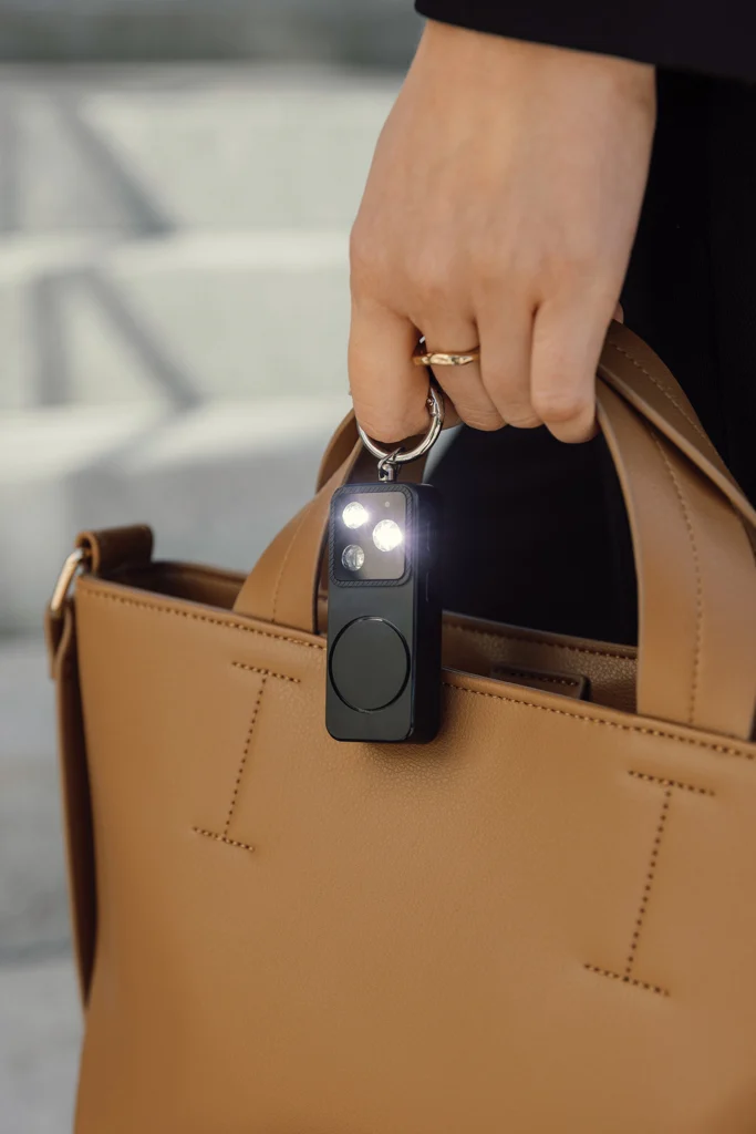 GuardBuddy RCS persoonlijke alarm met USB-C-opladen - Afbeelding 10
